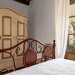 Villa Binetti 7, Emma *